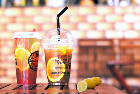 Průvodce víčky PET kelímků: Kupolové víko vs ploché víčko