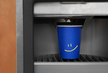 Jak najít papírové kelímky kompatibilní s vaším prodejním automatem